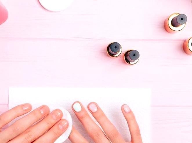 How to Remove Gel Nail Polish Safely